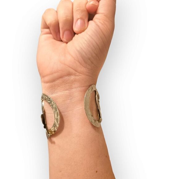 Vintage Avon NR Leaf Cuff Bracelet - Picture 2 of 10